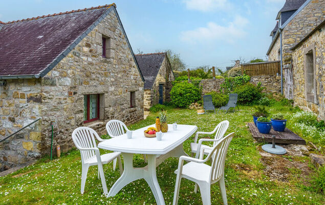 Penty Landromiou - Photo 1